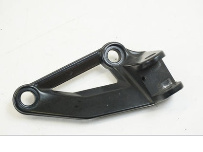 Framsidan på Fotpinnefäste från en Ducati Streetfighter S -2011 motorcykel.