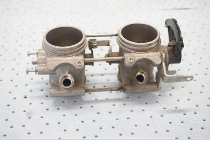 Baksidan på Spjällhus från en BMW F 800 ST -2007 motorcykel.