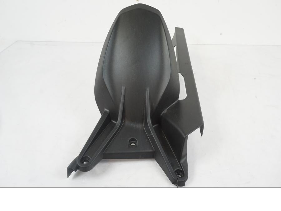 Baksidan på Svingskärm från en KTM 1290 Super Duke R EVO -2023 motorcykel.