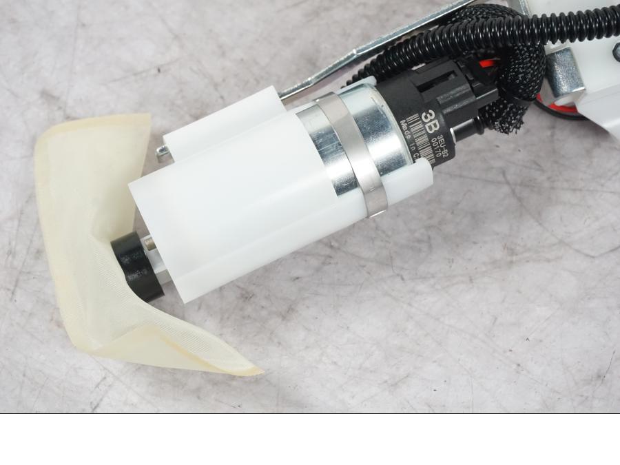 Baksidan på Bensinpump insprut från en Ducati Multistrada V4 -2024 motorcykel.