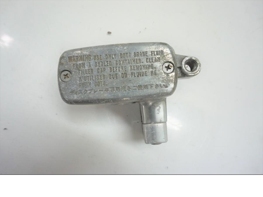 Baksidan på Bromshuvudcylinder från en Yamaha XVZ 1300 -1997 motorcykel.