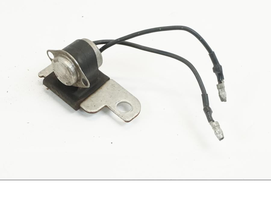 Framsidan på Temperatursensor från en Yamaha XV 750 -1998 motorcykel.