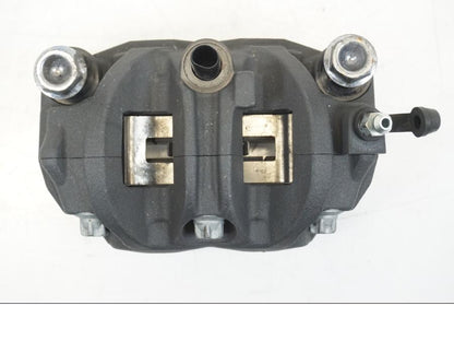 Snett nerifrån på Bromsok från en Honda CBR 650 R -2019 motorcykel.