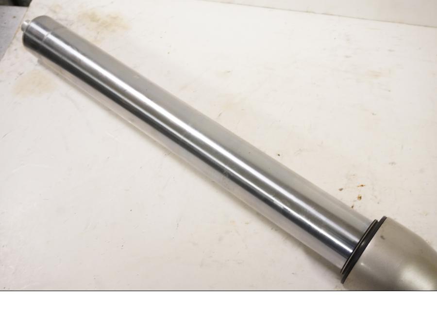 Höger sida på Gaffelben från en Suzuki GSX-R 600 -1999 motorcykel.