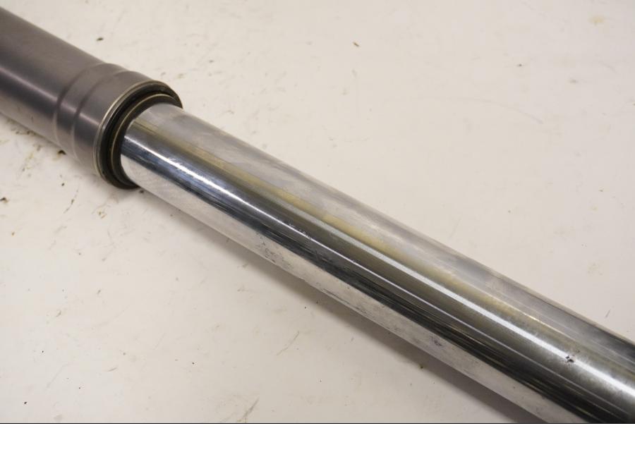 Höger sida på Gaffelben från en KTM 625 SMC -2005 motorcykel.