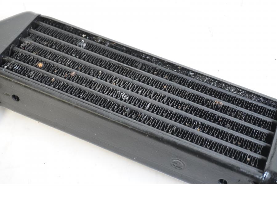 Baksidan på Oljekyl från en BMW K 1200 RS -1998 motorcykel.