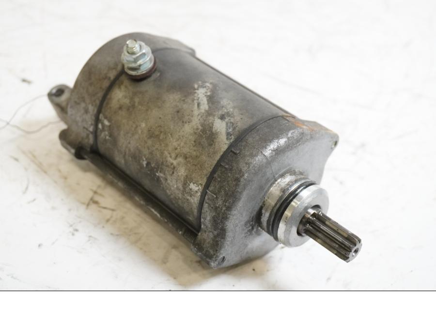 Framsidan på Startmotor från en Honda XL 1000 V -2008 motorcykel.