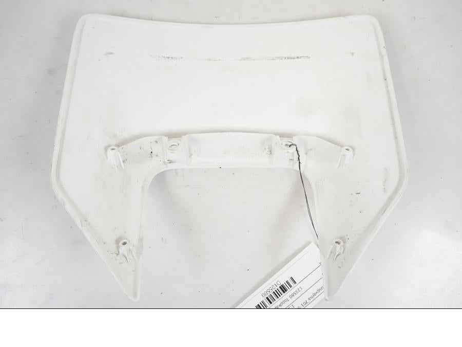 Baksidan på Toppkåpa från en Husqvarna 701 SUPERMOTO ABS -2016 motorcykel.