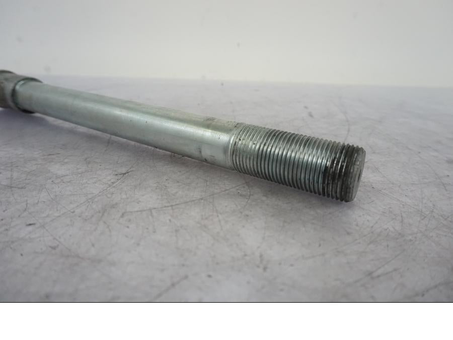 Höger sida på Axel från en Kawasaki ER-6F -2010 motorcykel.