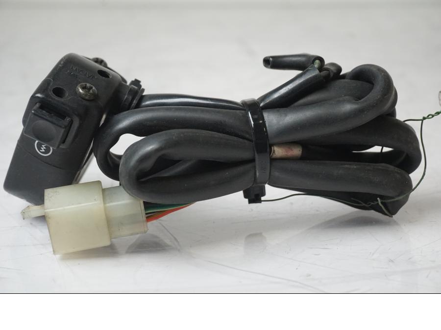 Snett nerifrån på Styrelreglage från en Honda XL 600 V -1997 motorcykel.