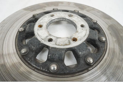 Snett uppifrån på Bromsskiva från en Suzuki GS 1000 -1978 motorcykel.