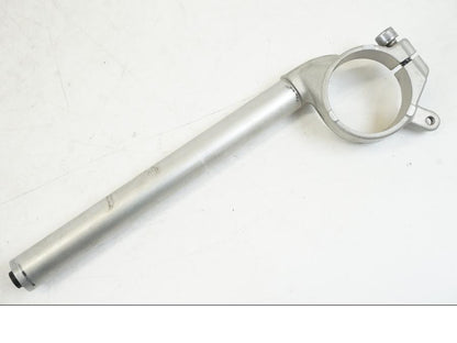 Snett uppifrån på Styre från en Yamaha YZF 1000 R1 -2009 motorcykel.