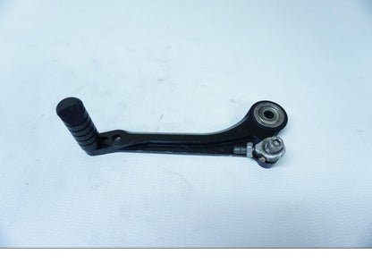 Framsidan på Växelpedal från en Aprilia RSV 1000 -2004 motorcykel.