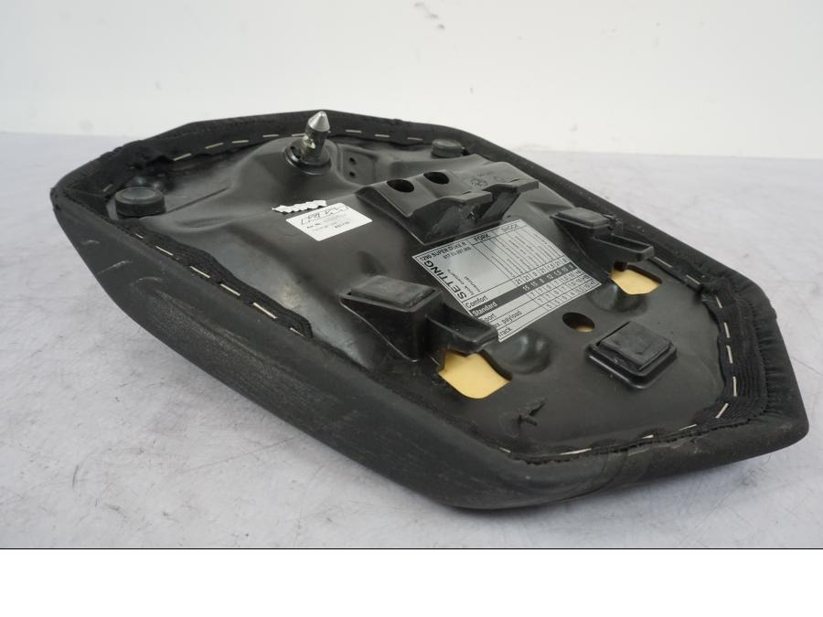 Extrabild2 på Sadel från en KTM 1290 Super Duke R -2021 motorcykel.