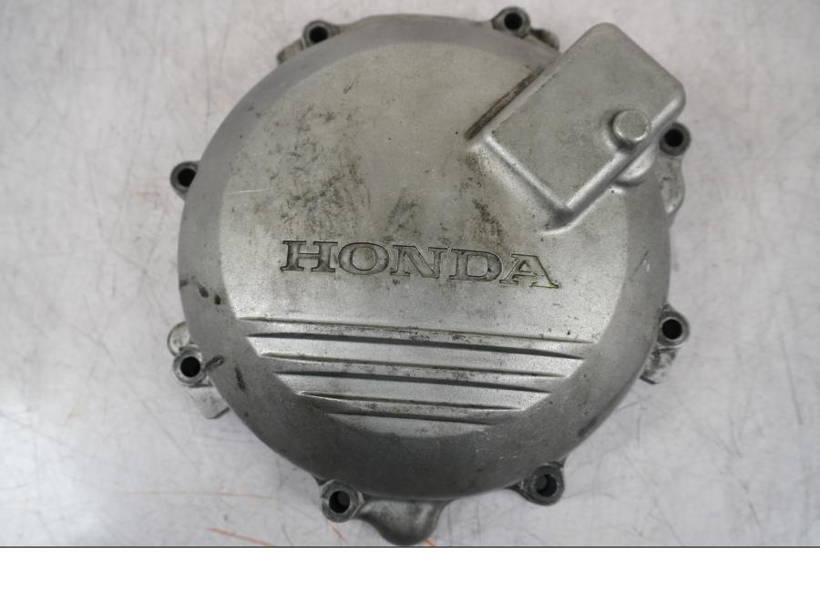 Framsidan på Generatorkåpa från en Honda VFR 800 -2005 motorcykel.