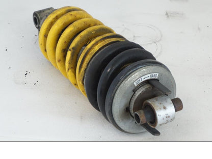 Snett uppifrån på Stötdämpare från en Yamaha TDM 850 -1998 motorcykel.