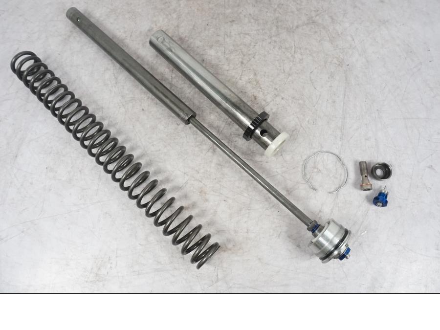 Framsidan på Gaffelbensdelar från en Buell 1125 R -2008 motorcykel.