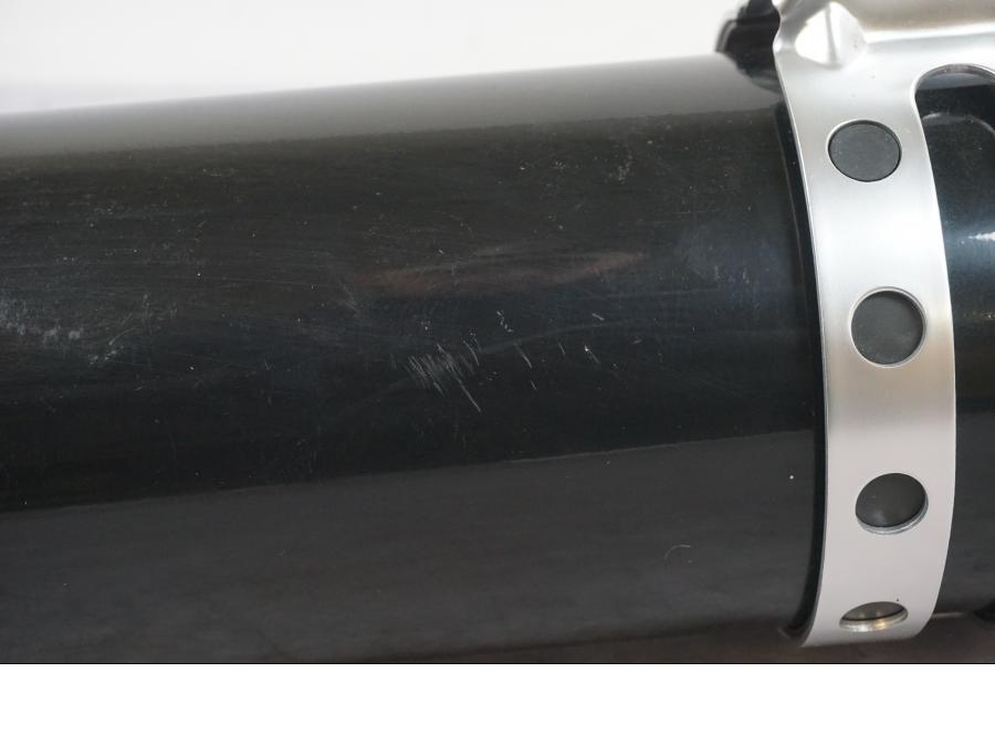 Vänster sida på Ljuddämpare från en Kawasaki ZX-6R -1997 motorcykel.