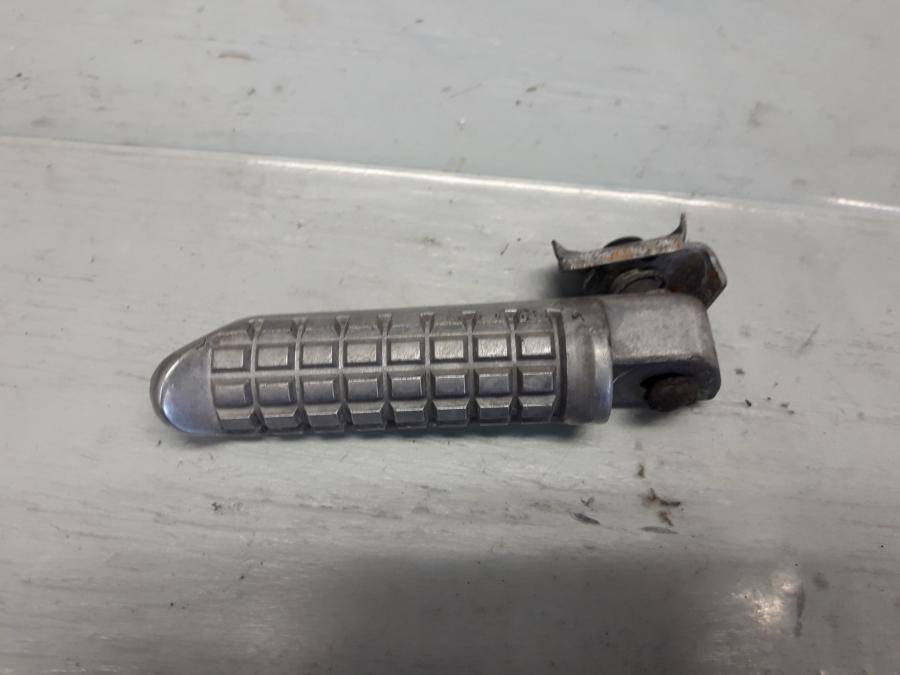 Framsidan på Fotpinne från en Kawasaki ZZR 1100 -1990 motorcykel.