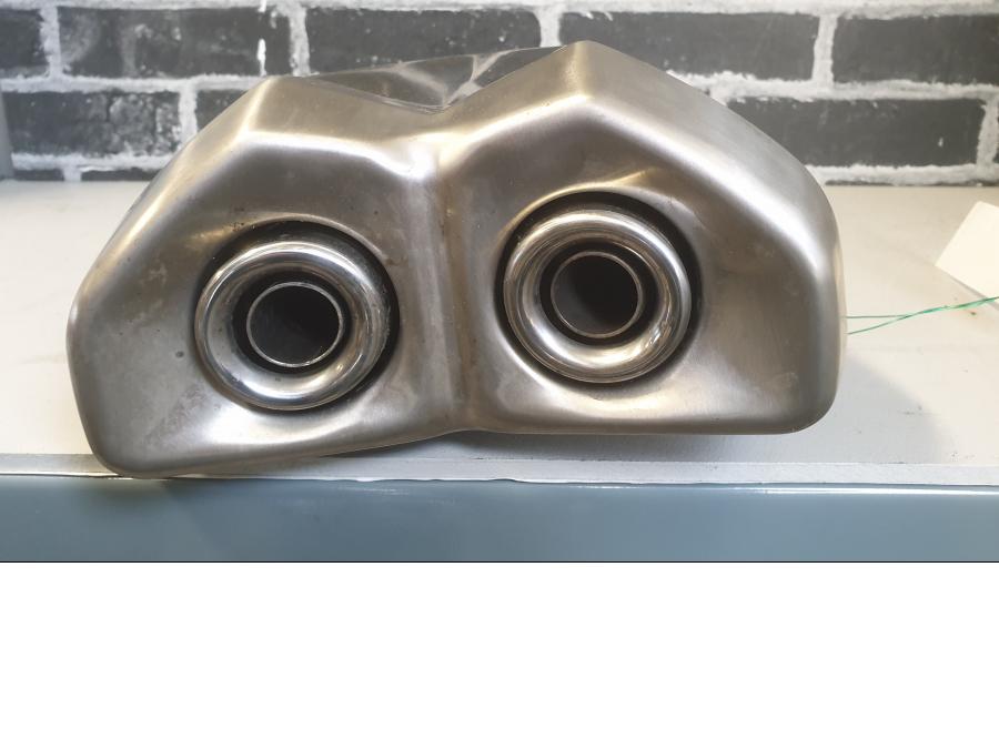 Baksidan på Ljuddämpare från en Kawasaki Z 1000 -2014 motorcykel.