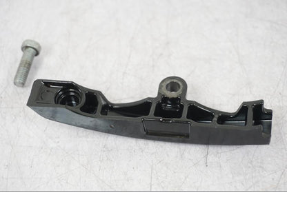 Snett nerifrån på Kamaxelöverfall från en BMW R NineT -2017 motorcykel.