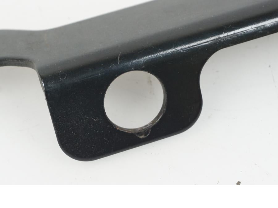 Snett nerifrån på Sadelfäste från en Yamaha XJ 900 -1997 motorcykel.