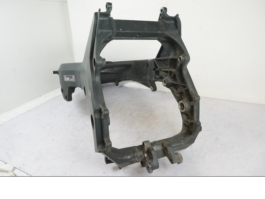 Snett nerifrån på Ram från en Honda CBR 1100 XX -1999 motorcykel.