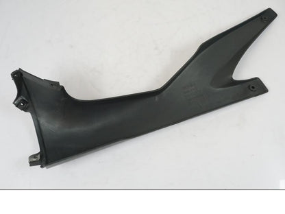 Snett nerifrån på Sidopanel från en Aprilia RS 125 -2000 motorcykel.