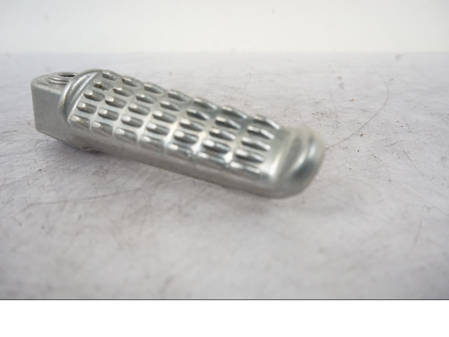 Snett nerifrån på Fotpinne från en Kawasaki Z 800 -2014 motorcykel.