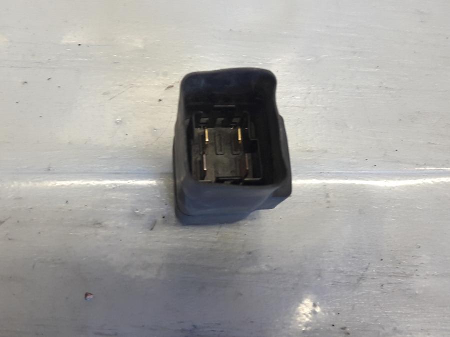 Baksidan på Startrelä från en Yamaha MT 125 -2017 motorcykel.