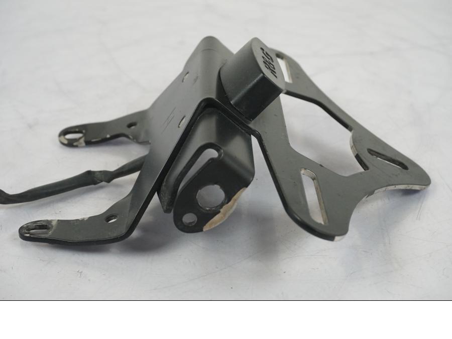 Snett uppifrån på Skylthållare från en KTM 1290 Super Duke R -2018 motorcykel.