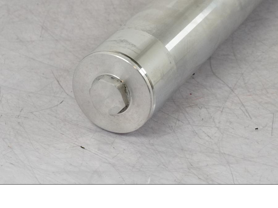 Snett uppifrån på Gaffelben från en Suzuki VZ 800 -2000 motorcykel.