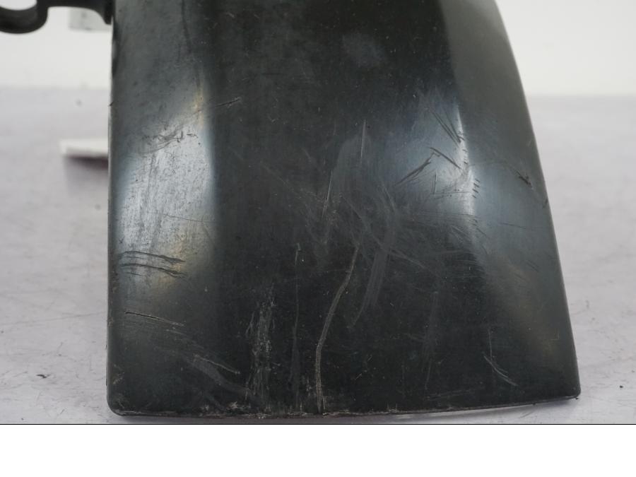 Snett nerifrån på Framskärm från en Suzuki GSX 550 EF -1985 motorcykel.