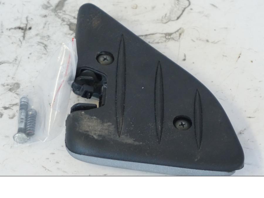 Baksidan på Fotpinne från en Honda SH 300 A -2011 scooter.