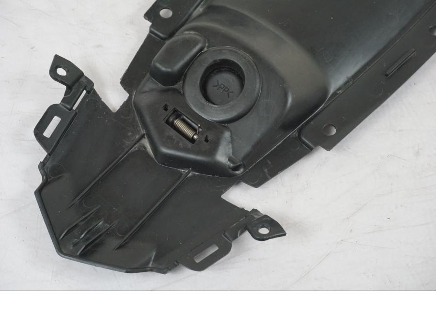 Snett uppifrån på Undertail från en Yamaha MT-09 -2020 motorcykel.