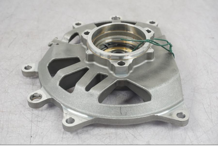 Höger sida på Generator från en BMW R 1200 GS -2018 motorcykel.