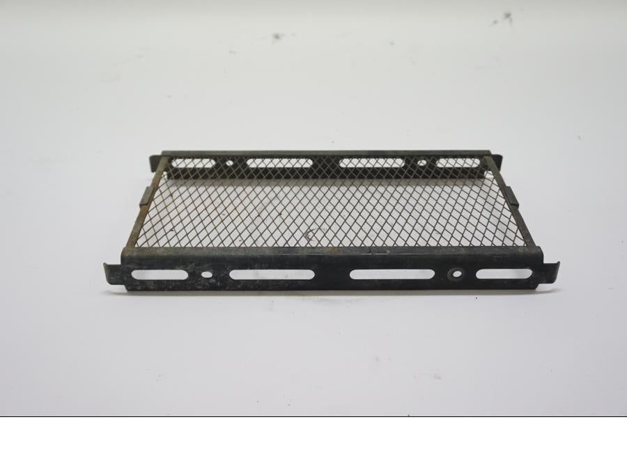 Framsidan på Vattenkylgaller från en Suzuki VZ 800 -1998 motorcykel.