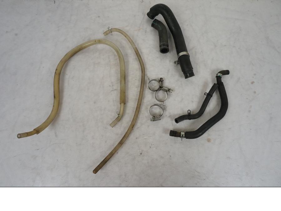 Framsidan på Vattenkyl Slang Set från en Yamaha MT 125 -2017 motorcykel.