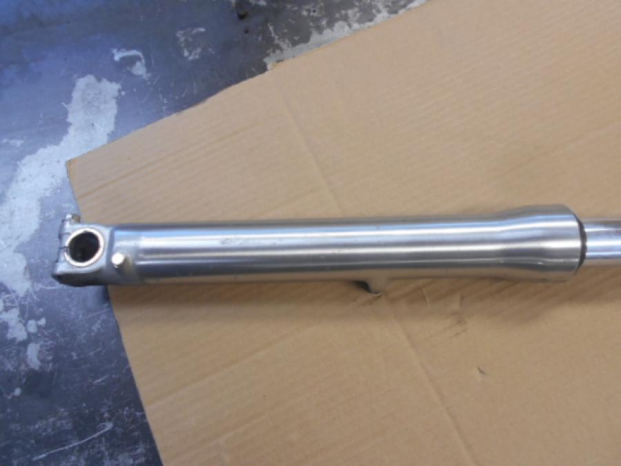 Baksidan på Gaffelben från en Honda VT 1100 C -1995 motorcykel.