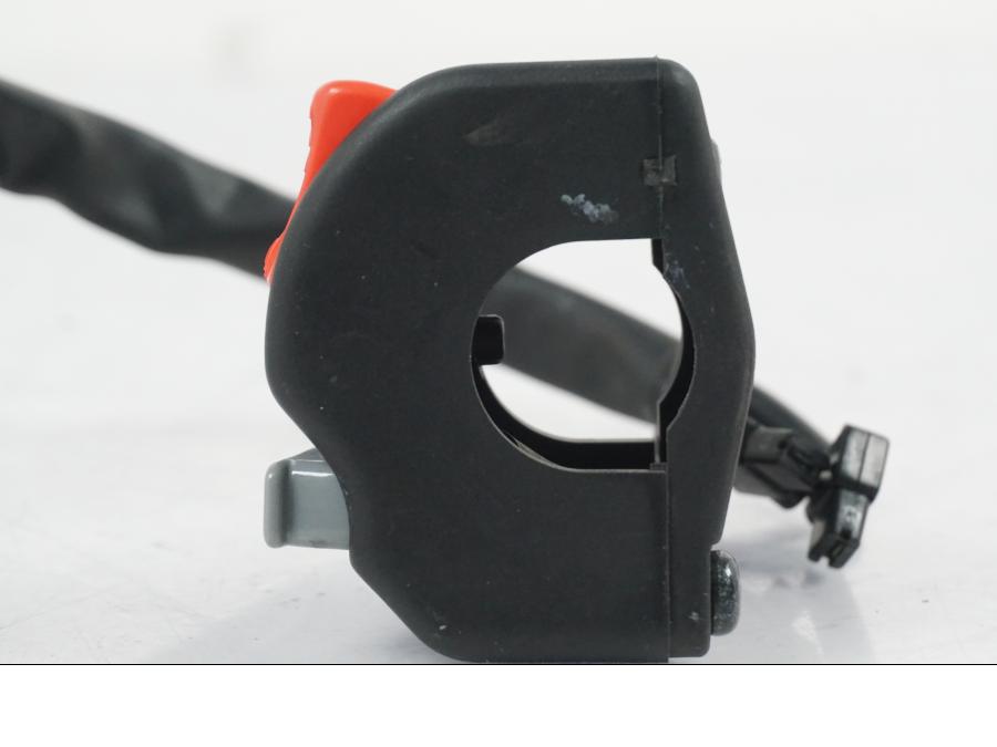 Extrabild3 på Styrelreglage från en Yamaha YZF 1000 R1 -2007 motorcykel.