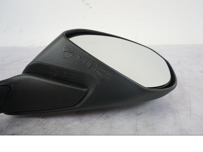 Baksidan på Backspegel från en Ducati Panigale V2 -2022 motorcykel.