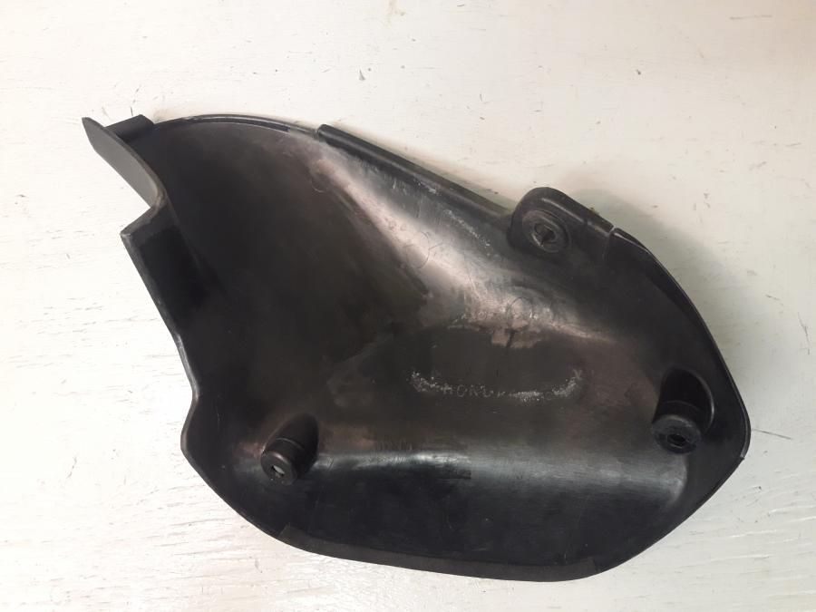 Baksidan på Bensintankskåpa från en Honda CBR 600 -1999 motorcykel.