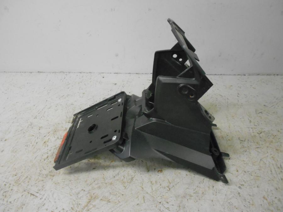 Höger sida på Skylthållare från en Triumph Tiger 800 -2016 motorcykel.