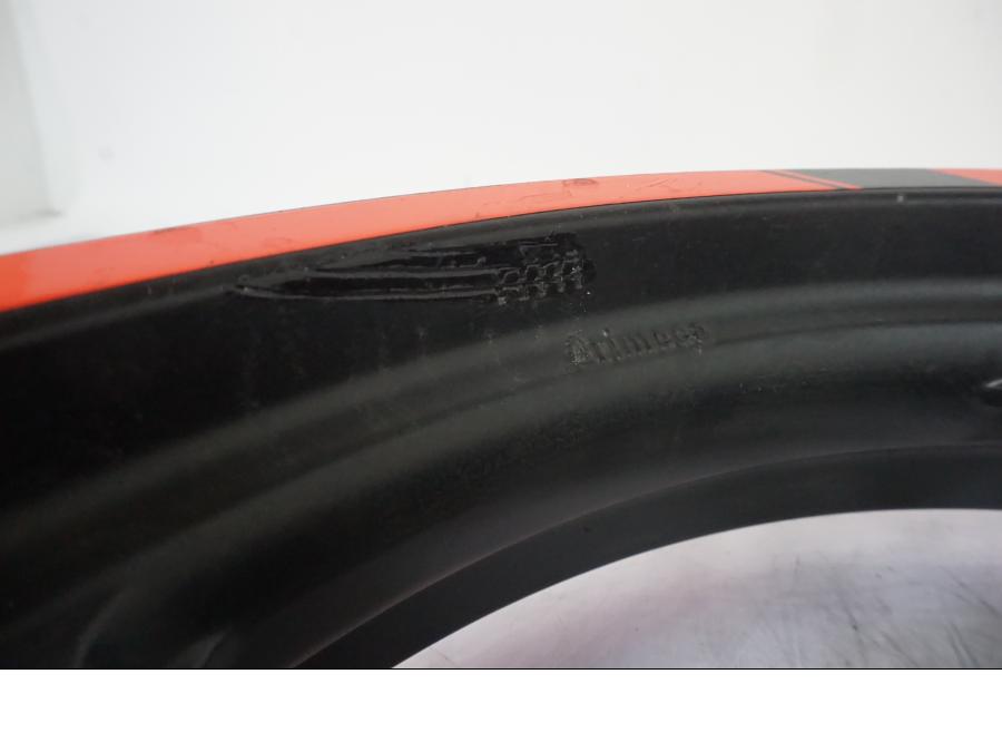 Extrabild4 på Fälg från en Yamaha YZF-R 125 -2008 motorcykel.