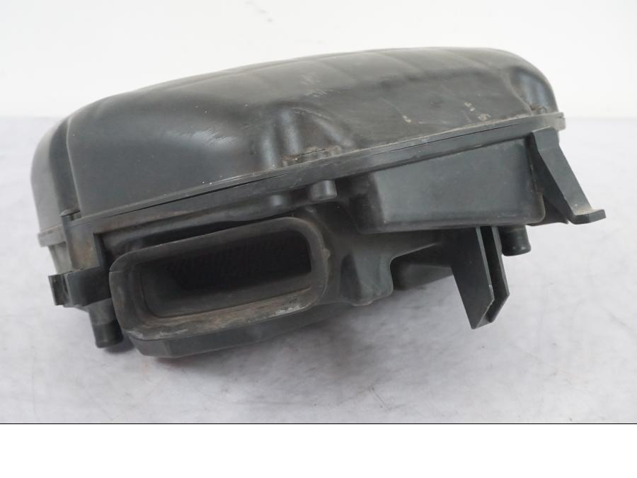 Vänster sida på Luftburk från en Honda CBR 1100 XX -1999 motorcykel.