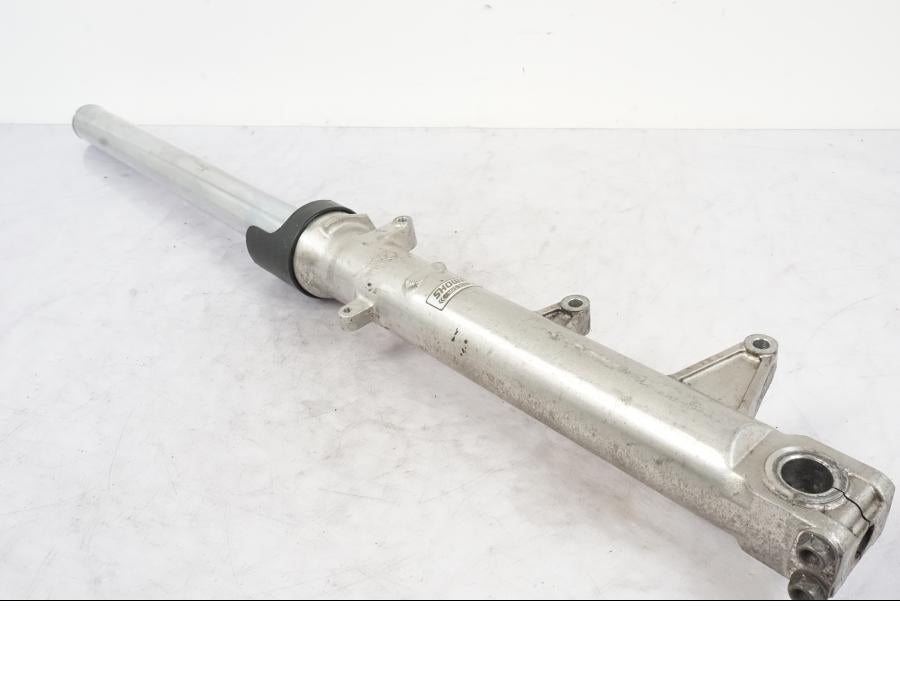 Framsidan på Gaffelben från en Honda CBR 1000 F -1999 motorcykel.