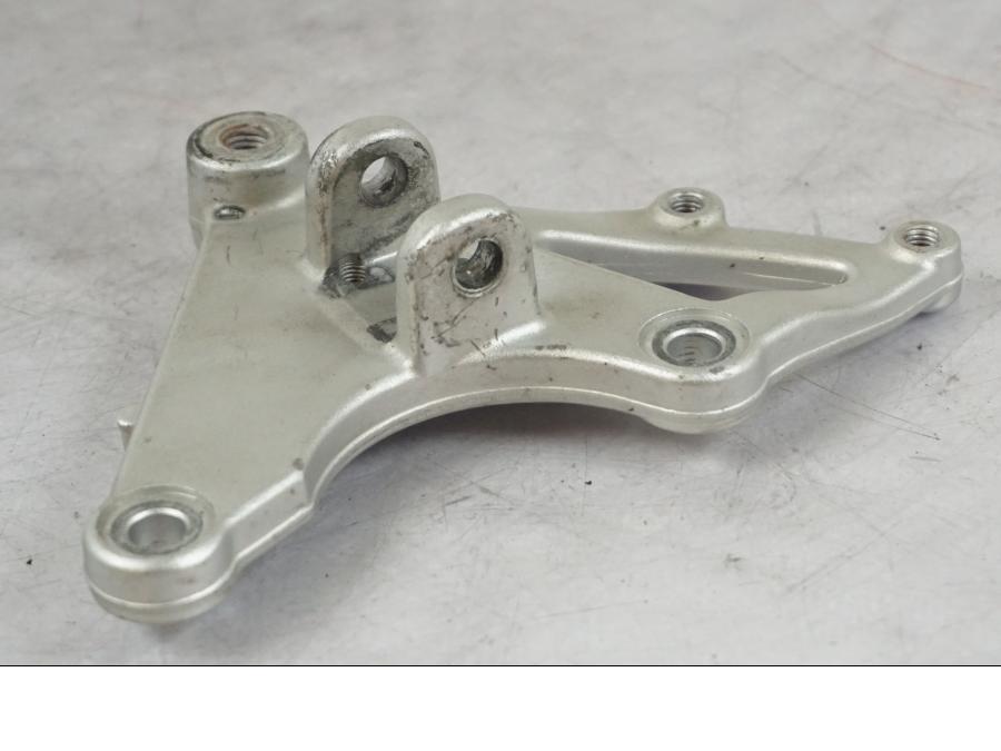 Vänster sida på Fotpinnefäste från en BMW R 1200 R -2007 motorcykel.