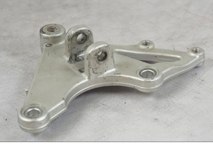 Vänster sida på Fotpinnefäste från en BMW R 1200 R -2007 motorcykel.