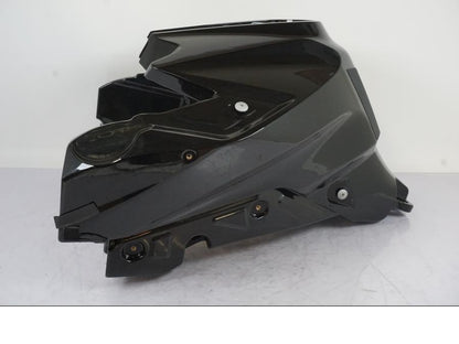 Snett uppifrån på Bensintank från en KTM 1290 Super Duke -2019 motorcykel.