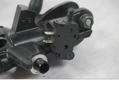 Höger sida på Kopplingshuvudcylinder från en Kawasaki ZZ-R 1400 -2009 motorcykel.